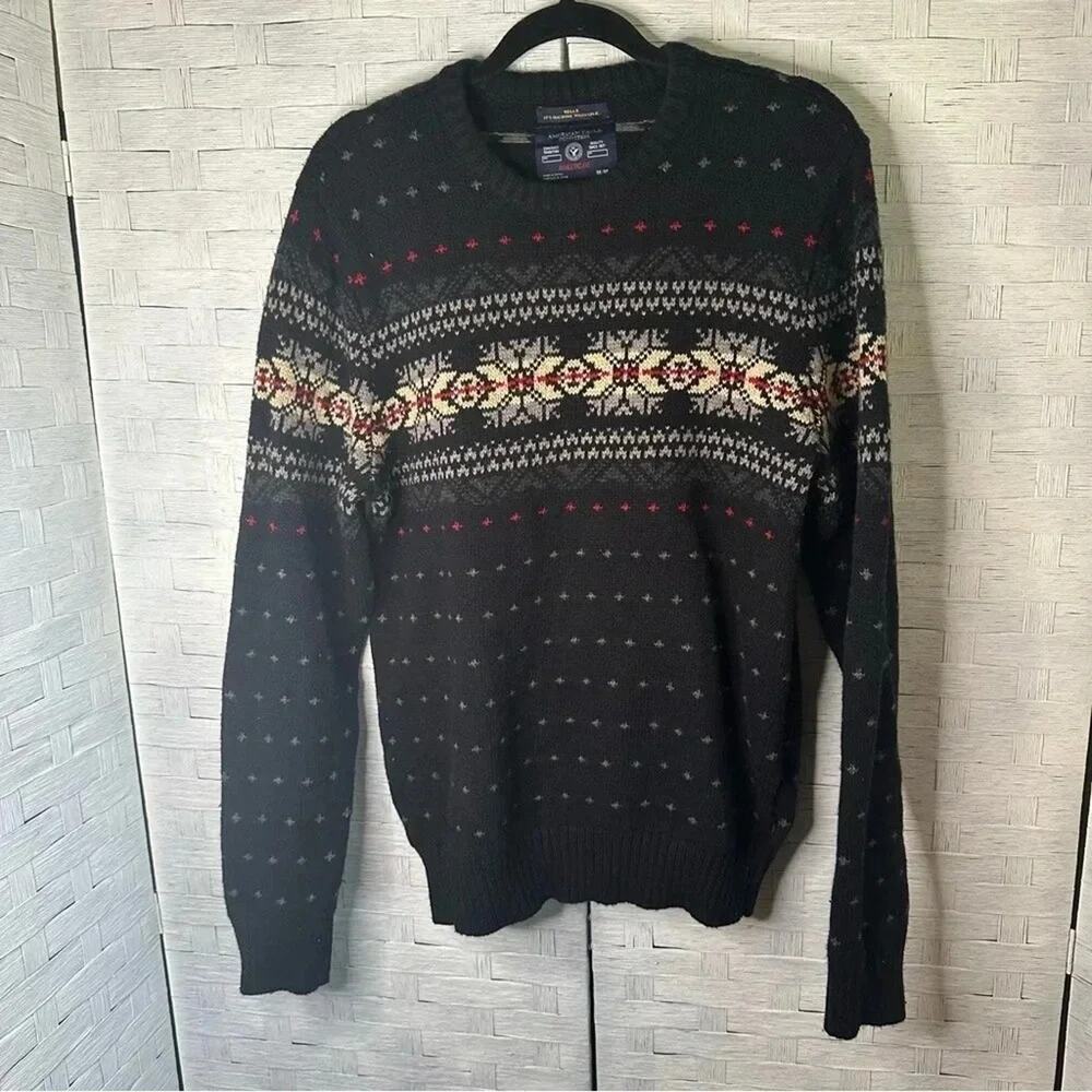 American Eagle Fair Isle Sweater knit, navy cream red & green winter‎ preppy